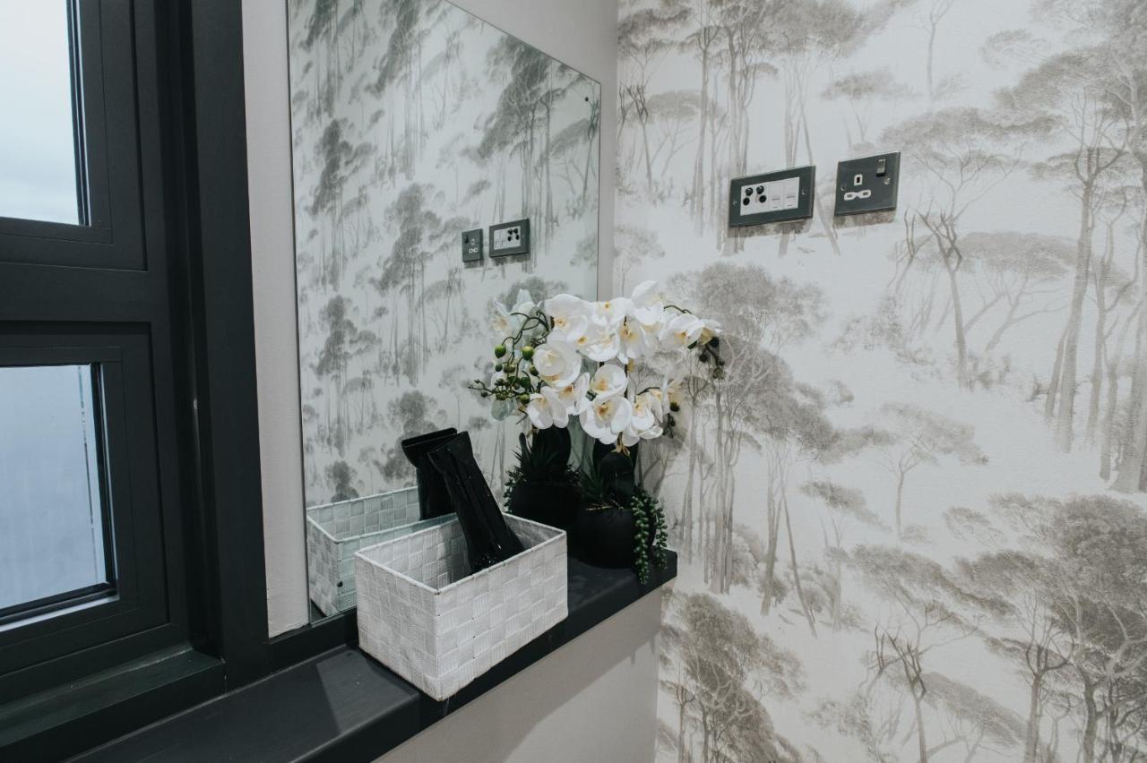 Circa17- Entire Apt, Free Parking, Gym, City Central & Free Netflix Bracknell Esterno foto